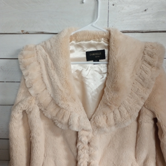 DAMSELLE New York Women's XS Cream Faux Fur Super Soft Ruffle Coat Satin Lined. - Picture 9 of 13